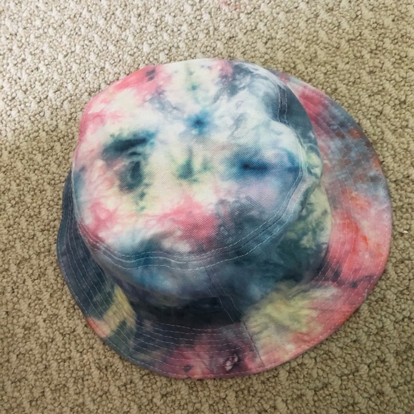 TIE-DYE BUCKET HATS - Picture 5 of 5